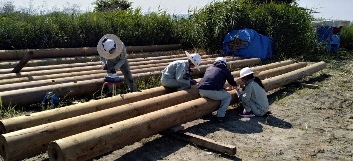 新技術としてコンクリートにかわる木材浮き基礎を開発