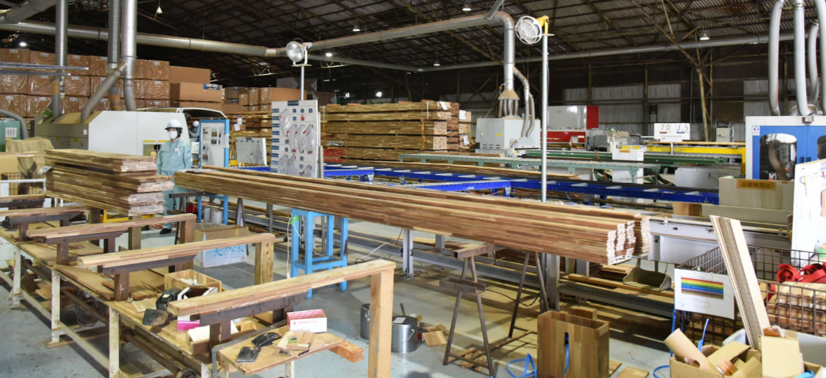 トラック・トレーラー用床板は植林木を使った持続可能で環境にやさしい製品