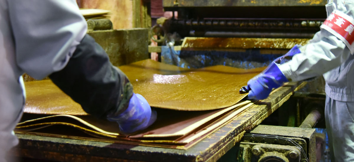 反らない、腐りにくい、ささくれにくいデッキ材を製造