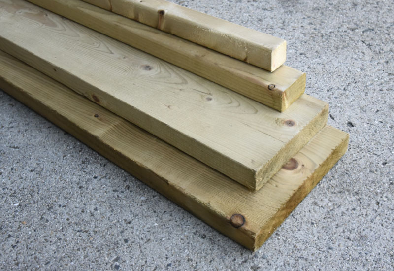 ツーバイ材などDIYに使いやすい防腐木材
