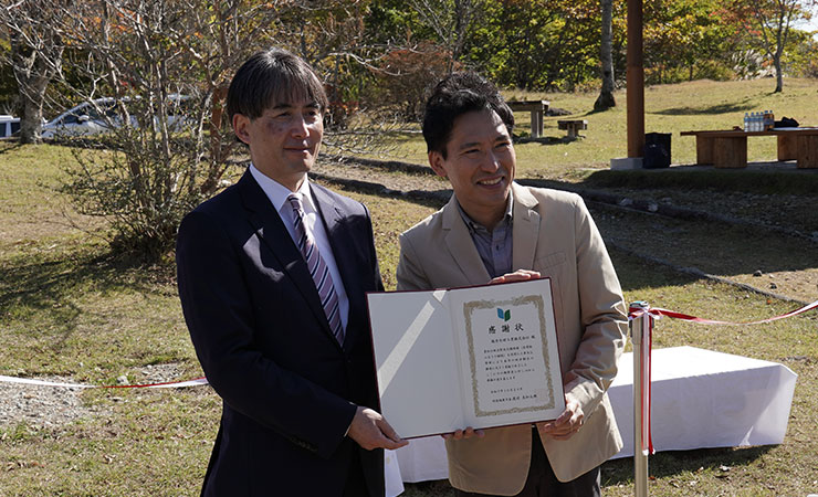 那須塩原市へ企業版ふるさと納税でPARKSWOODSベンチを寄付