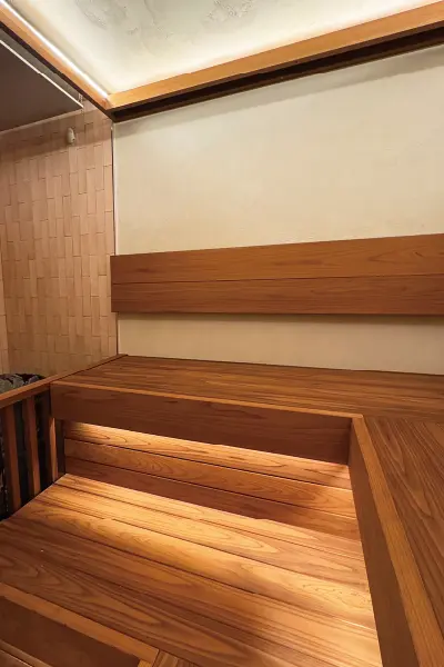 堀江サウナシバコヤ＜国産サウナ用木材 ＳＡＵＭＯ＞／大阪市西区