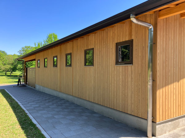 都立野川公園自然観察センター＜外壁：コシイ・スーパーサーモ＞