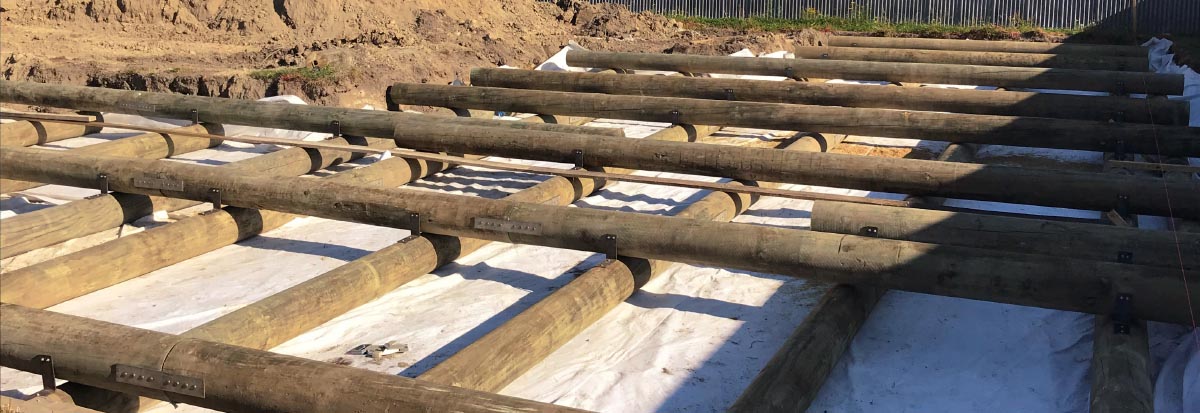 コンクリート基礎に代わる木製浮き基礎工法　人と環境に優しく低コスト・短工期