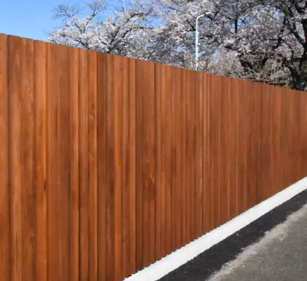 木製フェンスはブロック塀と異なり軽量・地震でも倒れにくい