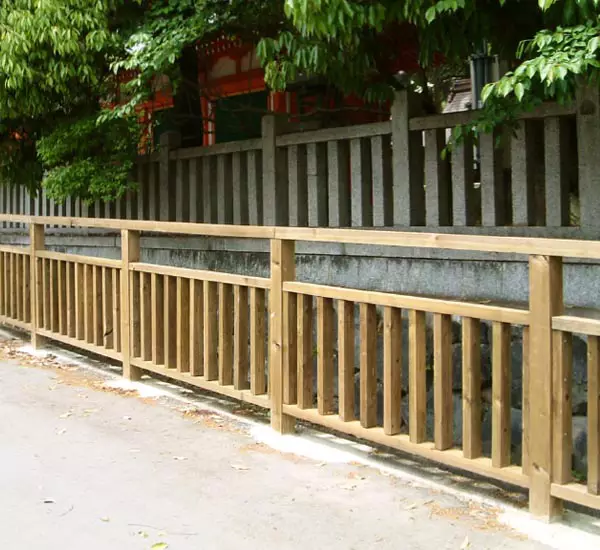 景観に配慮した高耐久木製防護柵・木製ガードレール