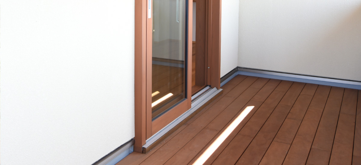 ウッドデッキとの相性も抜群