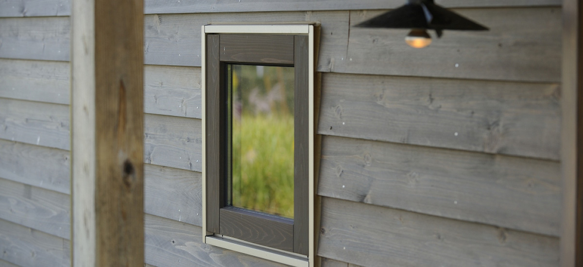 天然木の外壁にぴったりな木製サッシ