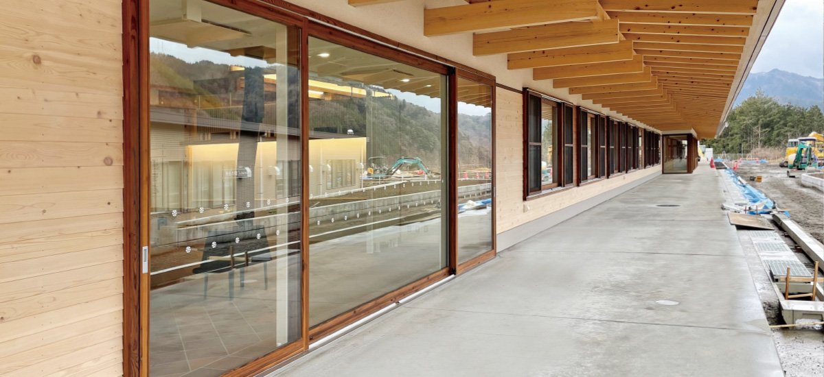 庁舎への木製サッシ採用事例